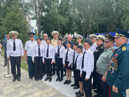 Торжественное открытие памятника всем военным морякам в г. Елец