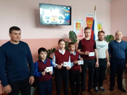 В МБОУ СОШ №2 с. Казаки вручили золотые знаки ГТО!