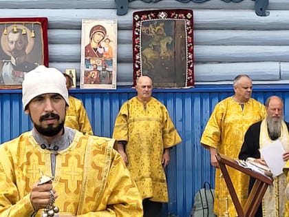 Липецкие крестоходцы продолжают путь в Задонск с остановками в сельских храмах