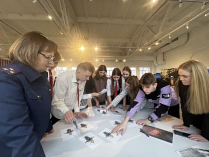 В Липецке офицеры регионального СК России и волонтеры организовали для старшеклассников викторину на знание истории, посвященную 310-летию следственных органов