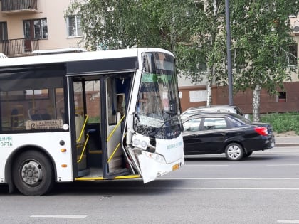 Автобус, «Газель» и две легковушки столкнулись в центре Липецка