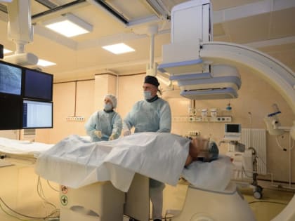 ЭНДОВАСКУЛЯРНЫЕ ХИРУРГИ ЛИПЕЦКОЙ ОБЛАСТНОЙ КЛИНИЧЕСКОЙ БОЛЬНИЦЫ ВЫПОЛНИЛИ УНИКАЛЬНУЮ ОПЕРАЦИЮ !