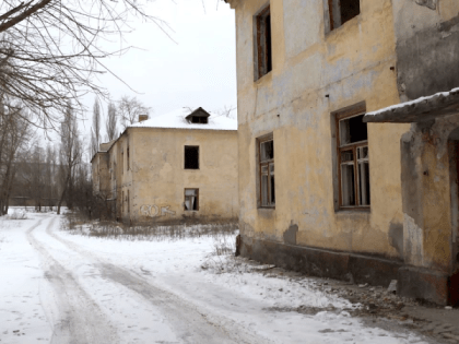 В Липецке жителей улицы Ильича затопило из-за течи в трубе