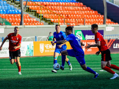 Лидера остановили в его стенах, аутсайдер разгромил аутсайдера (видео)