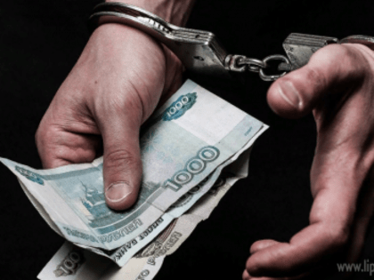 Иностранец дал взятку полицейскому и сел в колонию на 1,5 года