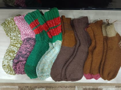 Серебряные волонтеры Краснинского района связали липецким бойцам СВО более 300 пар носков