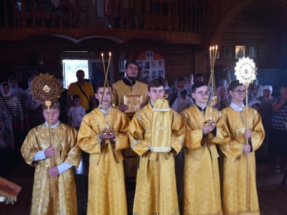 Епископ Максим совершил Литургию в Михайло-Архангельском храме села Новополянье