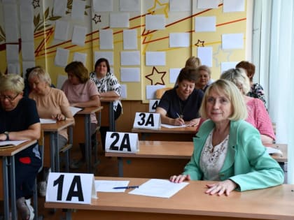 Единороссы организовали лекцию по вопросам ЖКХ