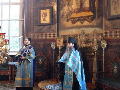 В Задонской Рождество-Богородицкой обители совершено молитвенное воспоминание Сретения чудотворного Владимирского образа Божией Матери