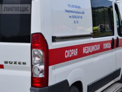 В Липецке увезли в больницу порезанного ножом во время рождественского застолья мужчину