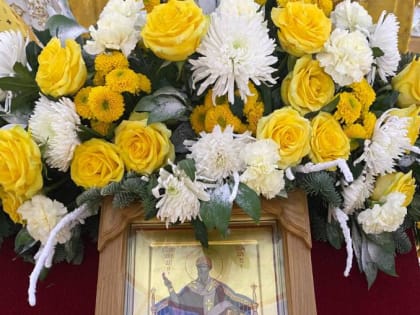 Божественная литургия архиерейским чином в Христорождественском храме села Перехваль