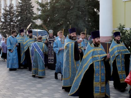 Митрополит Липецкий и Задонский Арсений совершил Богослужение с чином погребения Плащаницы Пресвятой Богородицы