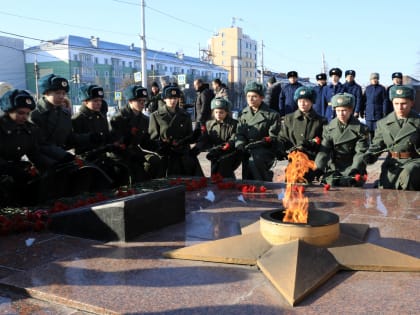 23.02.2023 состоялась торжественная церемония возложения цветов к мемориальному комплексу воинам Великой Отечественной войны на площади Героев