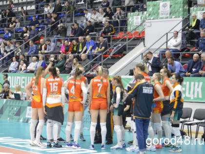 В Челябинске волейболистки сыграли великолепно, но только одну партию