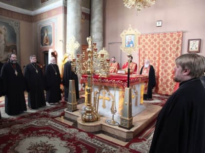 В день отдания праздника Святой Пасхи в кафедральном соборе г. Липецка состоялось архиерейское богослужение