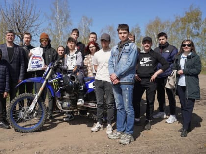 Липецкие единороссы организовали для студентов экскурсию на трек для мотокросса