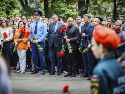 В Липецке прошел траурный митинг ко Дню солидарности в борьбе с терроризмом