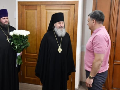 Владыка поздравил главу администрации Становлянского муниципального района с юбилеем