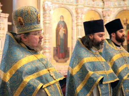 В праздник Похвалы Пресвятой Богородицы глава Липецкой митрополии возглавил бого­слу­же­ния в кафедральном соборе г. Липецка
