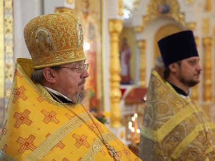 Божественная литургия в Богоявленском храме села Бутырки