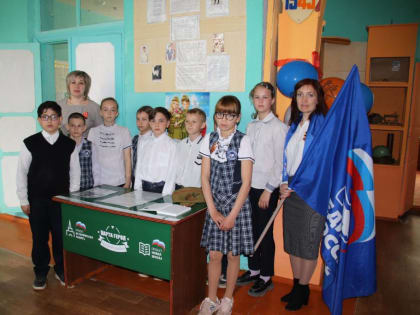 В Краснинском районе открыли две «Парты Героев»