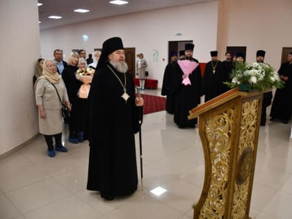 Духовенство, сотрудники Вознесенского собора и епархиального управления поздравили Владыку с Рождеством Христовым