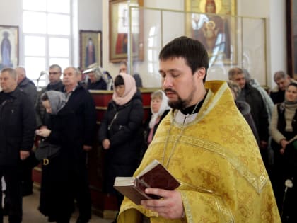 В день памяти свт. Спиридона Тримифунтского Преосвященные епископы Валуйский и Алексеевский Савва и Усманский Евфимий совершили Богослужение в Богоявленском храме г. Усмани