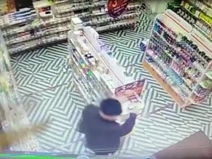Пенсионер украл лекарства из аптеке в Липецке