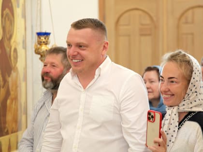 В храме Покрова Пресвятой Богородицы с. Большая Кузьминка состоялись торжества по случаю принесения ковчега с частицей мощей свт. Николая Чудотворца