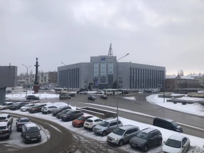 В центре Липецка на площади Плеханова столкнулись автобус и легковушка Дэу