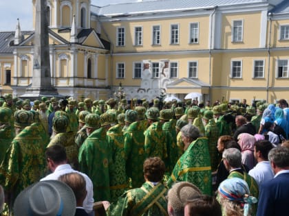 Литургия в Свято-Троицкой Сергиевой лавре в день памяти преподобного Сергия Радонежского
