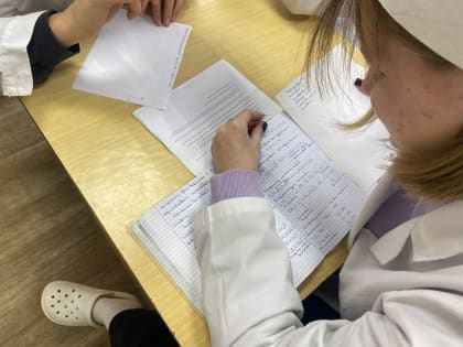 Не только лирики, но и химики заявили о себе в первый день Недели самоуправления