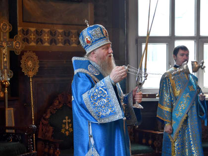 В Субботу Акафиста епископ Усманский Евфимий возглавил Богослужения во Владимирском соборе Рождество-Богородицкого Задонского монастыря