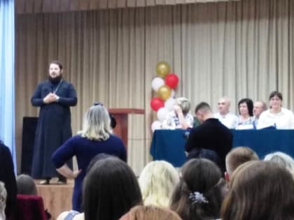 Священник поздравил выпускников средней школы №14 г. Липецка со вступлением во взрослую жизнь