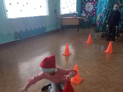 веселые старты «Новый год спешит к нам в гости»