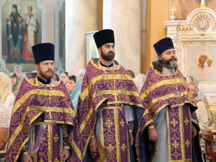 В Христо-Рождественском соборе г. Липецка состоялись Богослужения праздника Происхождения Честных Древ Животворящего Креста