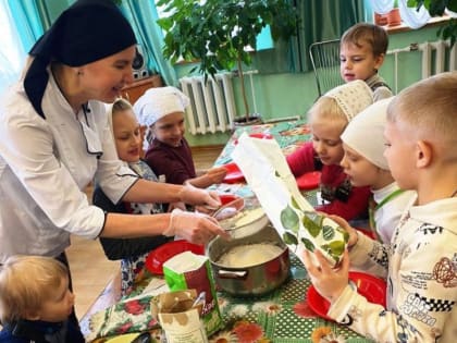 На масленичной неделе в воскресной школе Никольского храма г. Липецка состоялся мастер-класс по выпеканию блинов