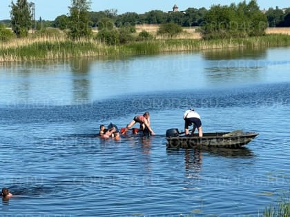 В Грязях напротив набережной «Доброберег» перевернулся катамаран с подростками