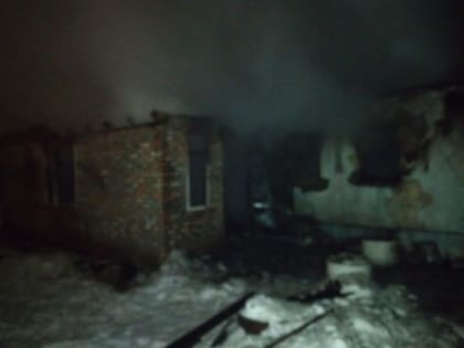 Два человека погибли в пять утра во время пожара