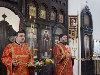 В Неделю жен-мироносиц в Троицком храме с. Большой Хомутец состоялось архиерейское Богослужение