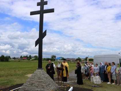 Освящение накупольного и поклонного креста в Чаплыгинском благочинии