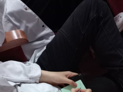 Понедельник в колледже традиционно начался с Гимна России и “Разговоров о важном”