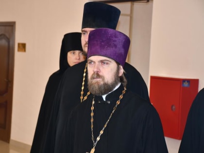 Духовенство, сотрудники Вознесенского собора и епархиального управления поздравили Владыку с Рождеством Христовым