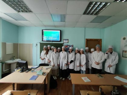 24 апреля 2023 г. – начало новой недели – традиционно организована и проведена патриотическая акция – церемонии выноса флага Российской Федерации и исполнения Государственного гимн