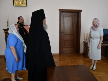 Владыка поздравил сотрудницу Елецкой епархии с днем рождения