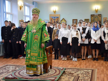 В липецкой Православной гимназии им. прп. Амвросия Оптинского молитвенно отметили день небесного покровителя