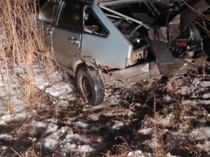 Угнанная «девятка» врезалась в столб и перевернулась