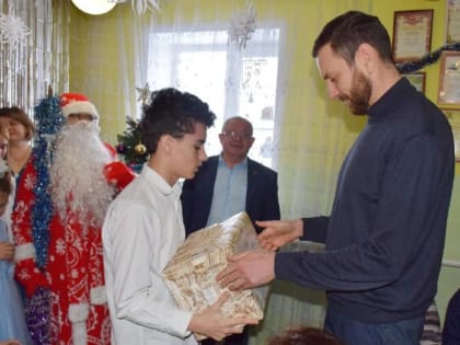 Единороссы продолжают исполнять желания липецких детей