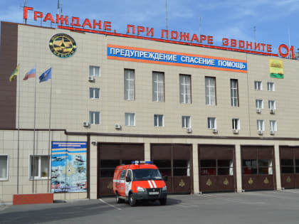 В селе под Липецком горевшие баню и УАЗ тушили 3 расчета МЧС и доброволец