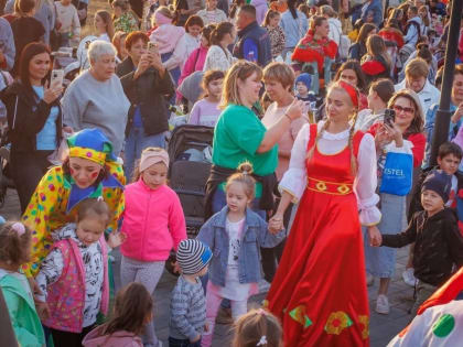Осенняя благотворительная ярмарка «Щедрая осень» в округе депутата Харина